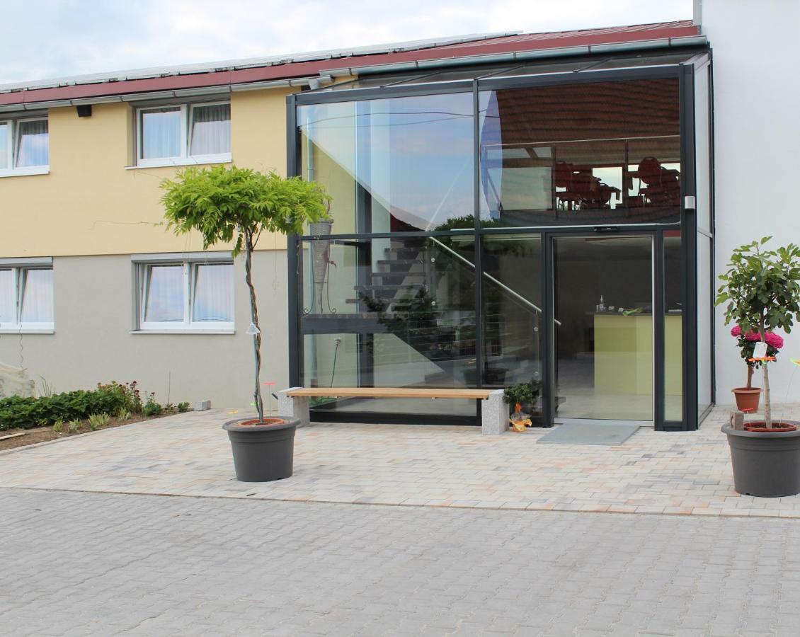 Helmers Gaestehaus Gempfing Exterior foto